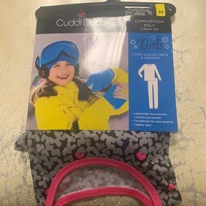 New Cuddl Duds medium polyester top and bottom